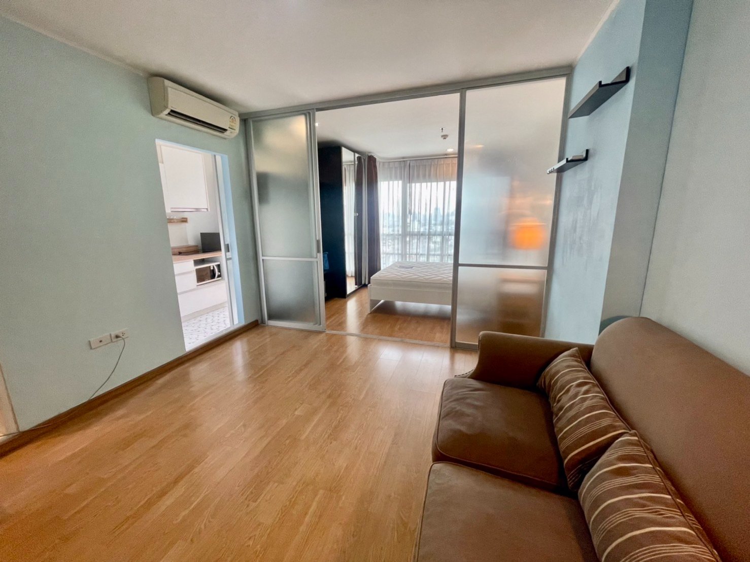 ด่วนรีบจองให้เช่าเฟอร์เครื่องใช้ไฟฟ้าครบอยู่ใกล้ MRTจตุจักร BTSหมอชิต สอบถามแอด Line ID : Smile-easy ที่ ยู ดีไลท์ แอท จตุจักร สเตชั่น