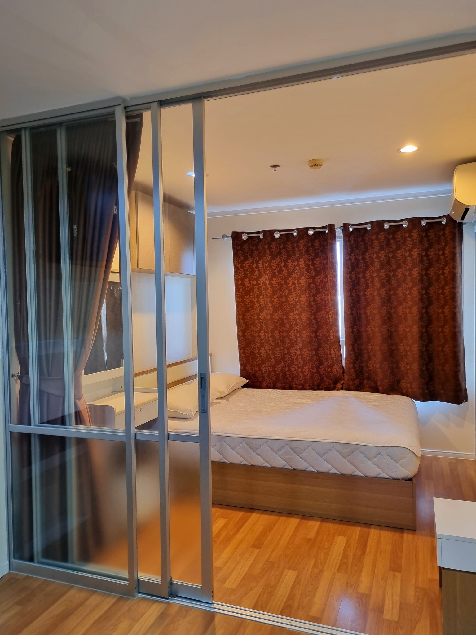 ให้เช่าคอนโด Lumpini Park Rama 9-Ratchada (ลุมพินี พาร์ค พระราม 9-รัชดา) High Rise โซนพื้นที่ MRT พระราม 9 ห้องแบบ 1ห้องนอน 1ห้องน้ำ ขนาดห้อง 26 ตรม. ชั้น 7 ตึก B