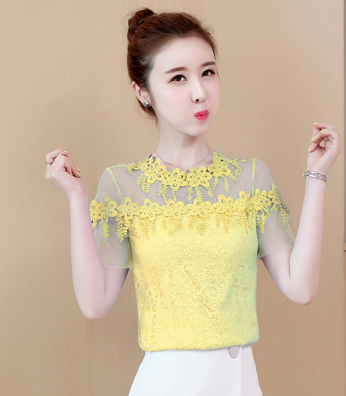 เสื้อลูกไม้สีเหลือง ผ้าลูกไม้เนื้อนิ่มมากๆๆ ยืดหยุ่นได้ดีค่ะ