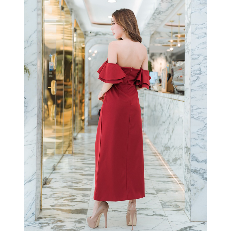 kudapy เดรสยาวสีแดง เปิดไหล่ตัวยาวผ่าหน้า