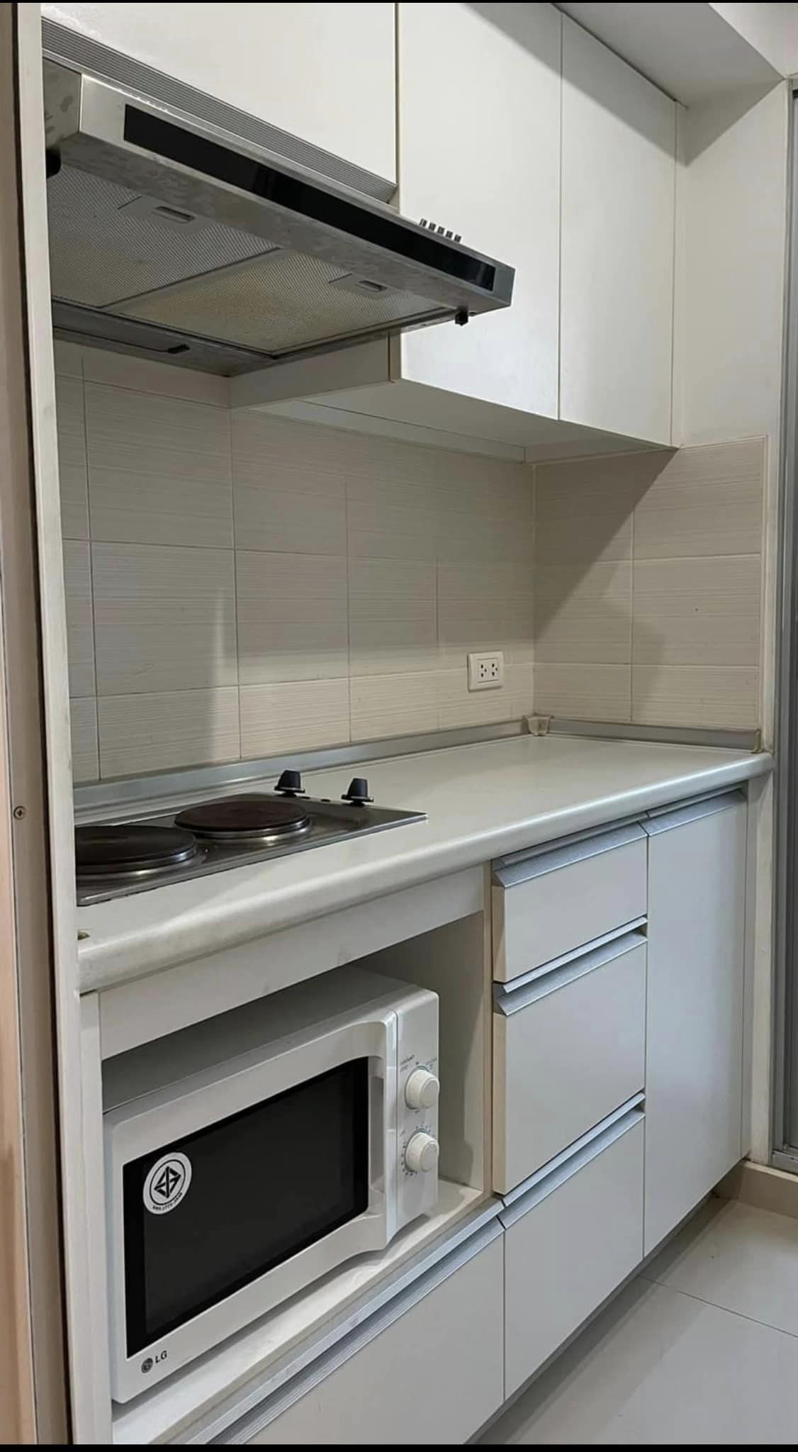 ปล่อยเช่าคอนโด Lumpini Place Rama 9-Ratchada (ลุมพินี เพลส พระราม 9-รัชดา) - 1ห้องนอน 1ห้องน้ำ 1ห้องนั่งเล่น 1ห้องครัว - ใกล้ MRT พระราม 9 - ขนาดห้อง 35 ตรม. ชั้น 23 ตึก A