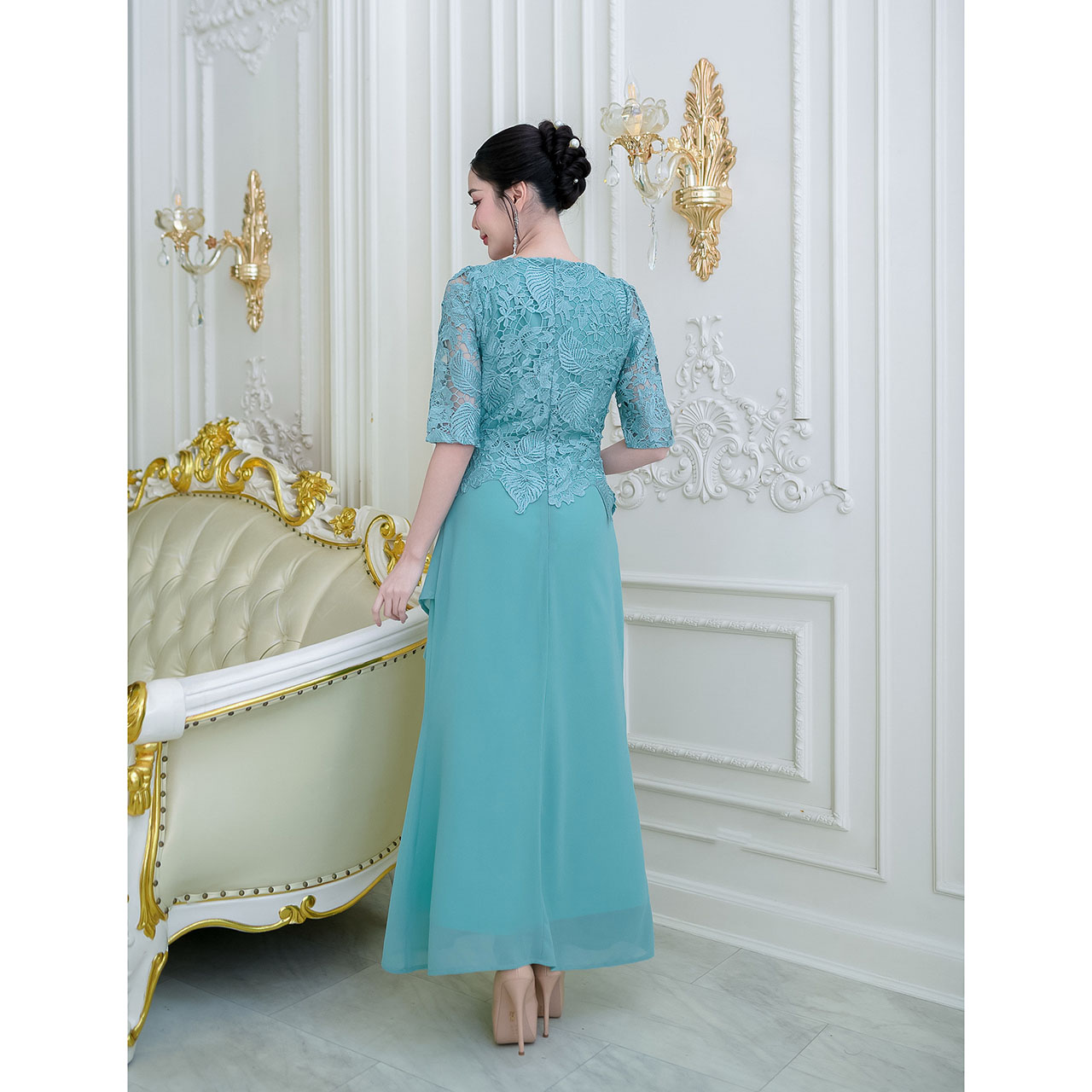 kudapy เดรสลูกไม้สีเขียวพาสเทล เดรสยาวราตรีออกงาน ทรงกระโปรงสวยหรูหราปลายกระโปรงบานสะดุ้งเล็กน้อยคล้ายทรงหางปลา