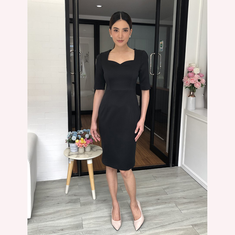 kudapy เดรสสั้นสีฟ้า/สีดำ เรียบหรูตามสไตล์สาว มีดีเทลคว้านคอเป็นรูปหัวใจ ให้ลุคสวยหวานชวนมอง