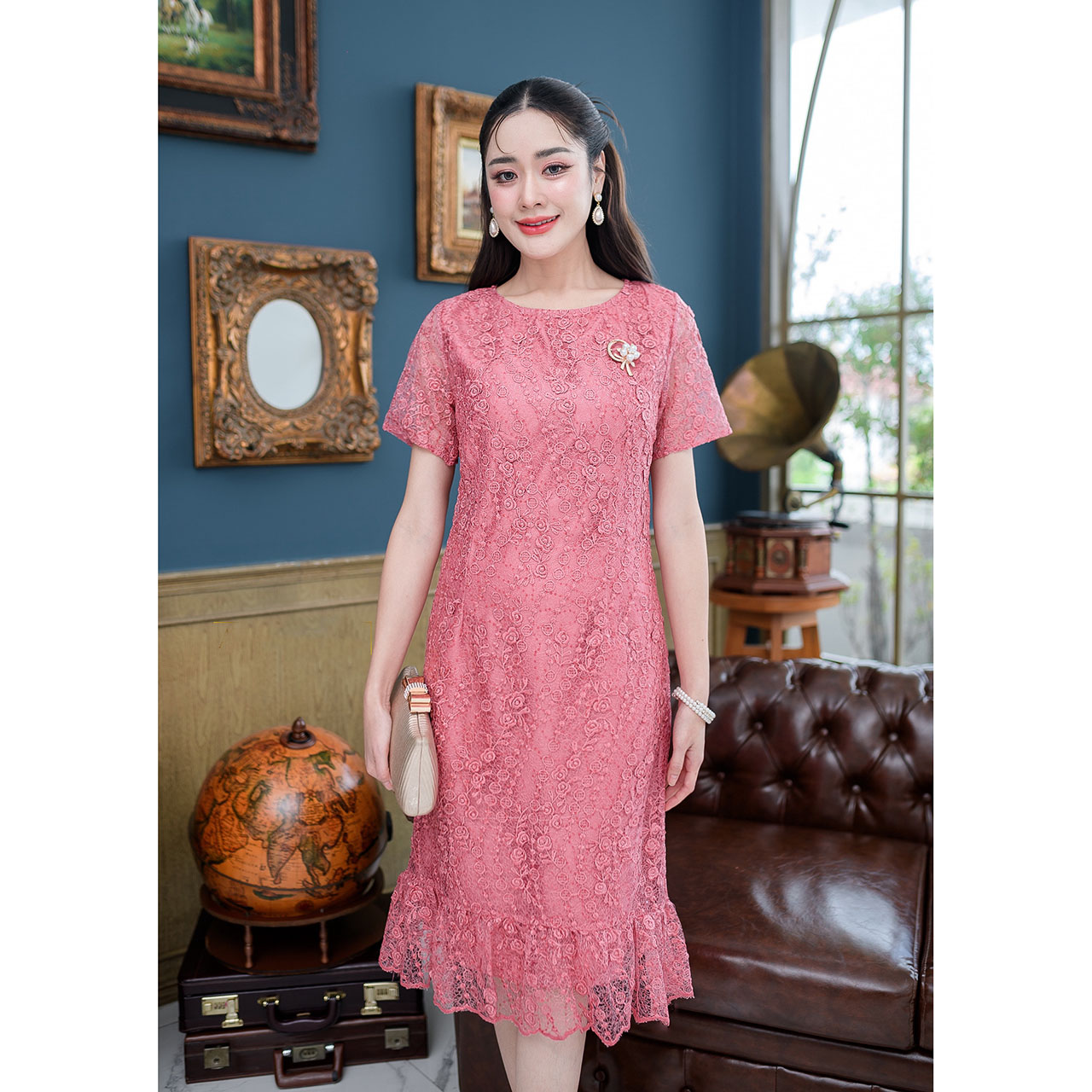 kudapy เดรสสั้นสีชมพู/สีเหลืองทอง ผ้าลูกไม้ทั้งชุด ผ้าสวยเกรดพรีเมี่ยม เป็นผ้าลูกไม้ลายกุหลาบแซมเลื่อมทั้งตัว