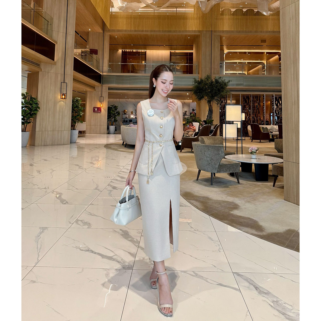 kudapy เซ็ท 4 ชิ้น เสื้อคอเหลี่ยม+ กระโปรงยาว+เข็มขัดโซ่+เข็มกลัดดอกไม้ ชุดเซ็ตกระโปรงเข้ารูป