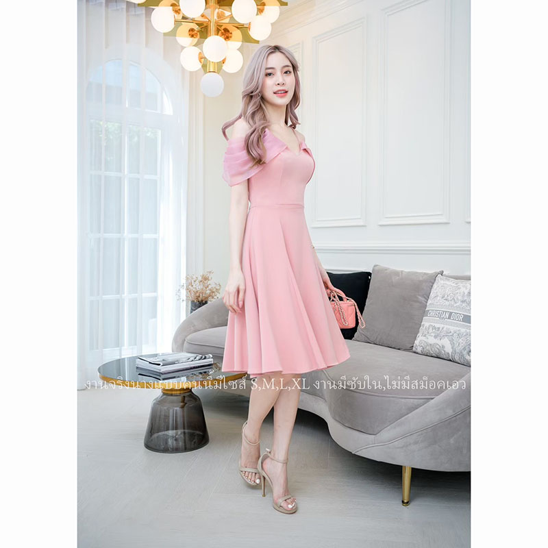 kudapy เดรสสั้นสี/สีขาว/สีชมพู/สีน้ำตาล ปาดไหล่กระโปรงบาน มีซับในมีซิปหลัง เเดรสใส่ออกงาน