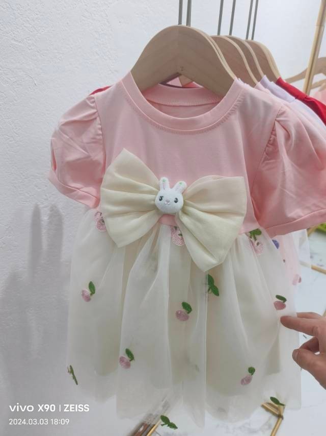 ชุดกระโปรง เสื้อคอกลม กระโปรงตาข่ายปักดิ้นลายเชอรี่