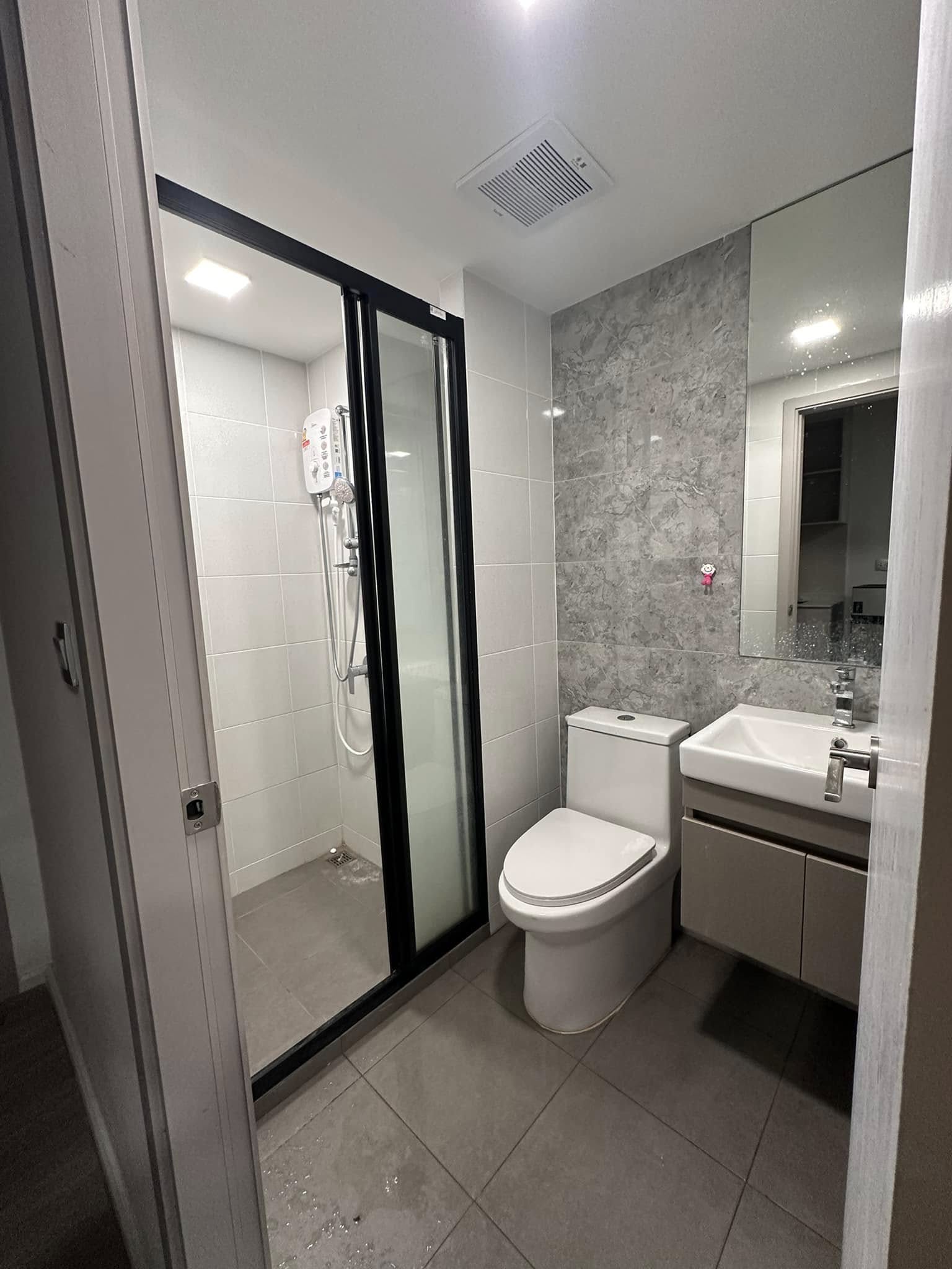 ปล่อยเช่า Atmoz Portrait Srisaman (แอทโมซ พอร์เทรต ศรีสมาน) - โซนพื้นที่ ถนนศรีสมาน Studio 1ห้องน้ำ - ขนาดห้อง 23 ตรม. ชั้น 5 ตึก B - ให้เช่า 8,000 ต่อเดือน