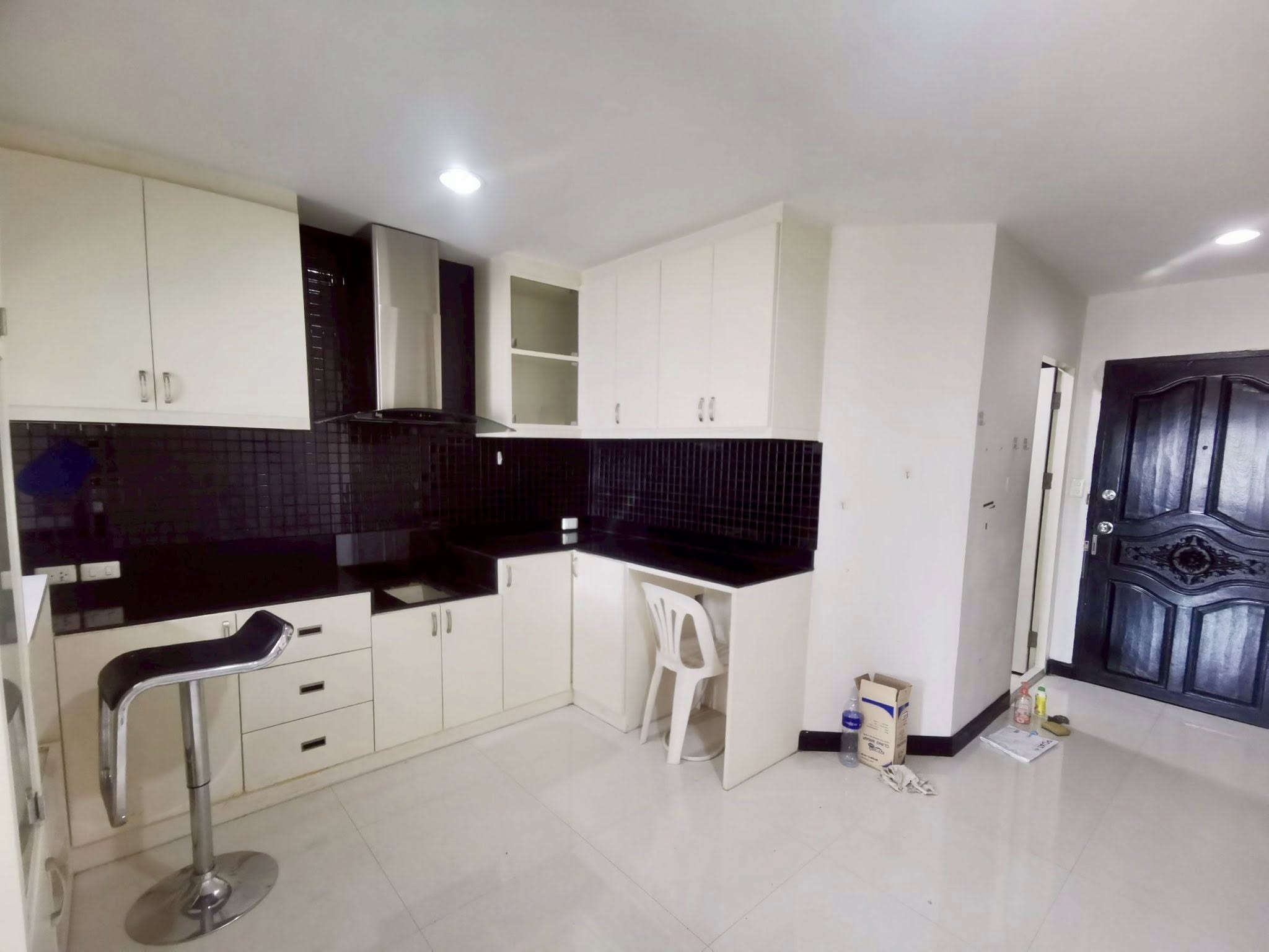 ให้เช่าคอนโด Bodin Suite Home (บดินทร์ สวีท โฮม) โซน รถไฟฟ้าสีเหลือง BTS มหาดไทย ห้องแบบ 2ห้องนอน / 2ห้องน้ำ ขนาดห้อง 72 ตรม. ชั้น 4 ตึก E