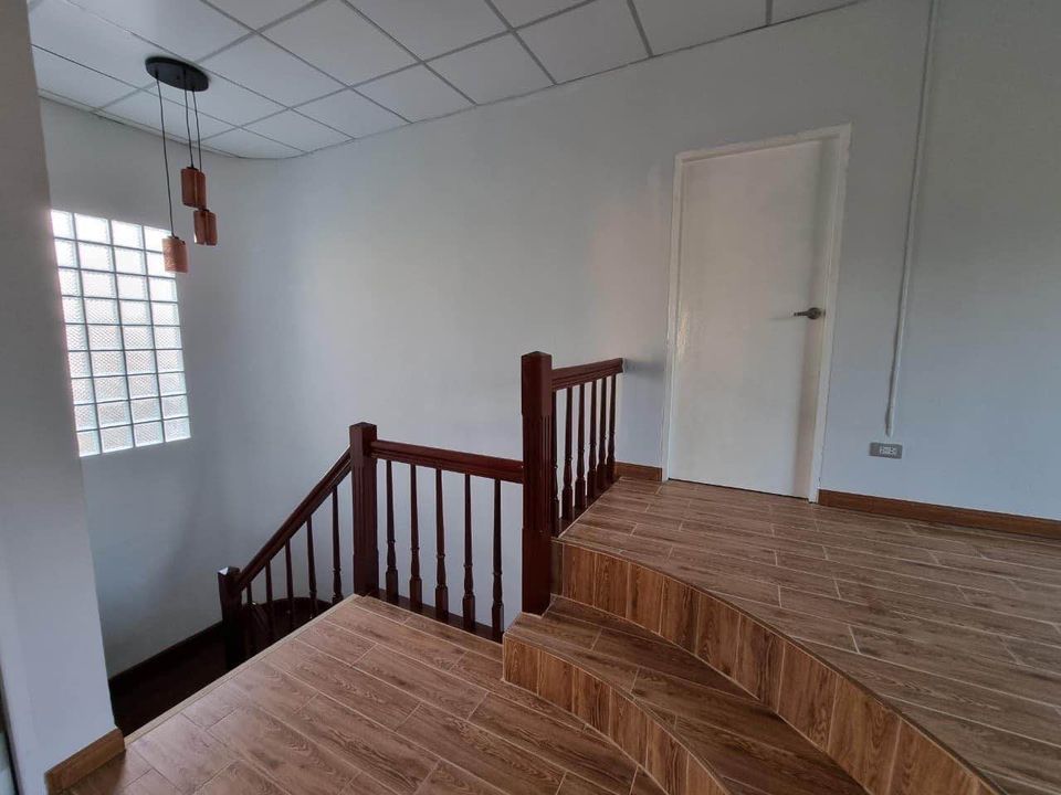 ปล่อยเช่าบ้านเดี่ยว มณีรินทร์ รัตนาธิเบศร์ ไทรม้า - 3ห้องนอน 3ห้องน้ำ (ไม่รวมห้องแม่บ้านและห้องน้ำต่างหาก) - ห้องรับแขก 1 ห้องใหญ่ 2ห้องเล็ก ห้องครัวพร้อมใช้งาน - ใกล้ MRT ไทรม้า