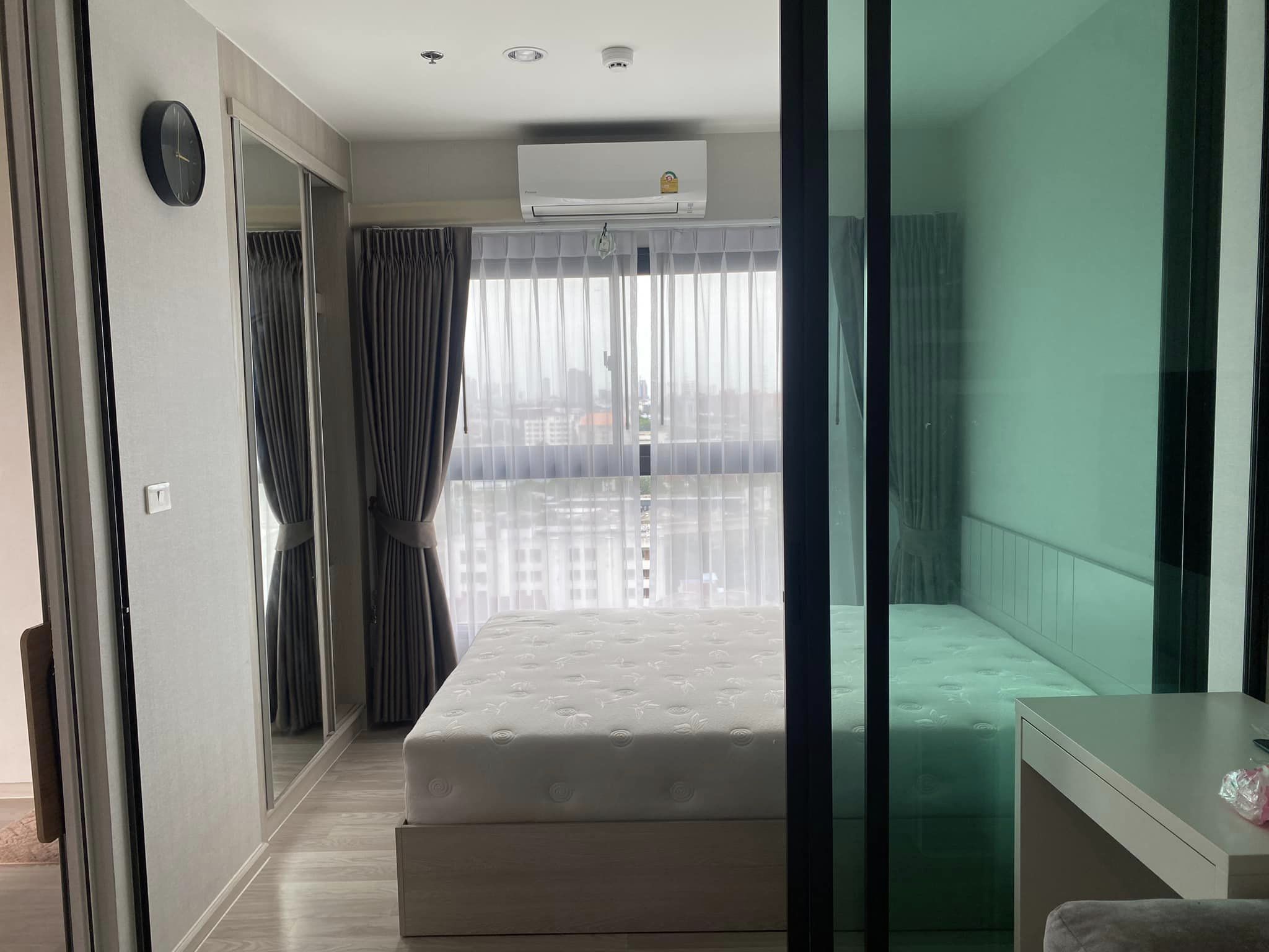 ให้เช่าห้องสวยน่าอยู่เฟอร์ครบใกล้ Airport Link รามคำแหง สอบถามแอด Line ID : Smile-easy ที่ The Privacy Rama 9