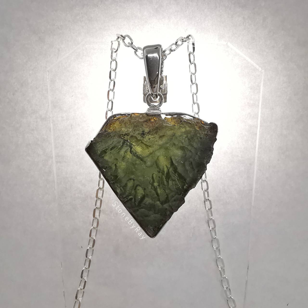 สร้อยคอเงินจี้สะเก็ดดาวโมดาไวต์ Moldavite