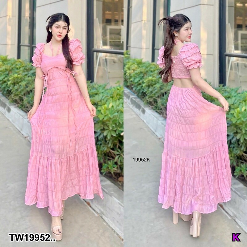 kudapy เดรสยาว แขนสั้น มีแต่งระบายเล็กๆที่แขน ใส่ยางสม็อคด้านหลัง กระโปรงใส่ระบายใหญ่