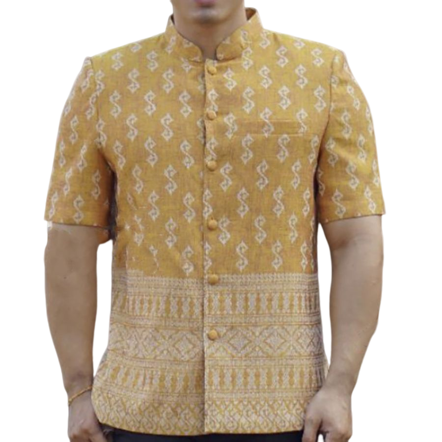 kudapy เสื้อผ้าไหมลายขอ คอจีน คอพระราชทาน สีชมพูกลีบบัว,สีทอง,สีชมพูกะปิ,สีฟ้า เสื้อผ้าไทยผู้ชาย ผ่าหน้า แขนสั้น มีกระเป๋าด้านซ้ายบน (อัดผ้ากาว มีฟองน้ำเสริมไหล่)