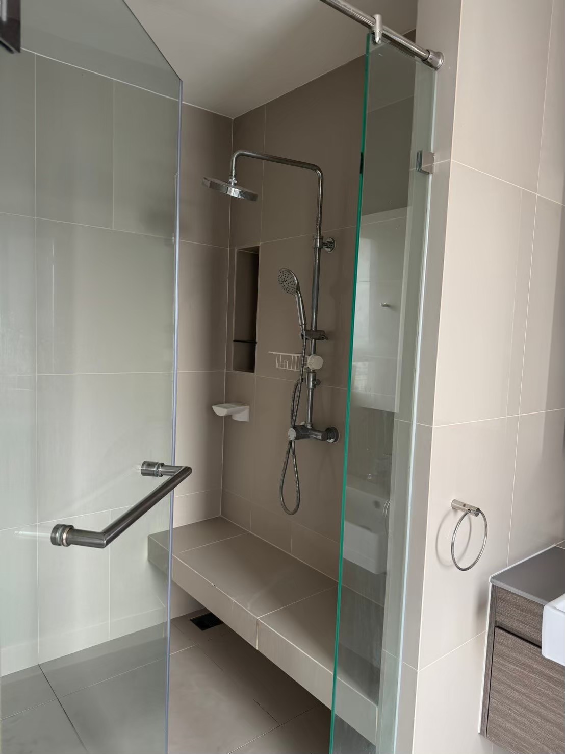 ให้เช่าคอนโด Quinn Ratchada 17 (ควินน์ รัชดา 17) High Rise โซนพื้นที่ MRT สุทธิสาร ห้องแบบ 2ห้องนอน 2ห้องน้ำ ขนาดห้อง 70 ตรม. ชั้น 27 ตึก B