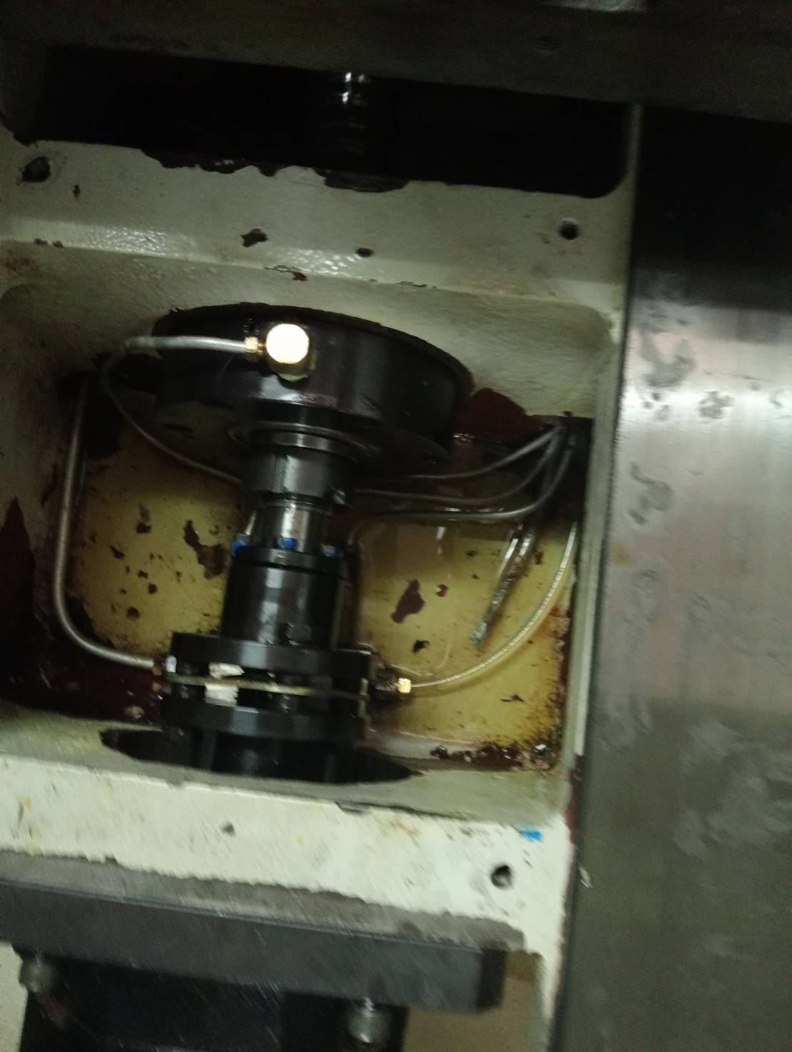 ซ่อมซีเอ็นHARDFORT เสียหลายอย่างเหลือเกิน ทั้งระบบ tool clamp/unclamp และ Spindle bearing และระบบไฟฟ้า cnc controller