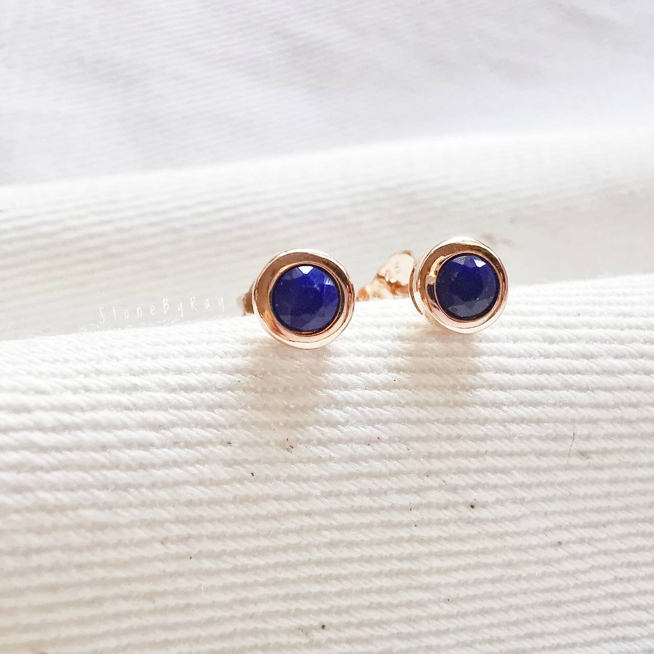 ต่างหูเงินทรงกลมดีไซน์กับหินลาพิสลาซูลี Lapis Lazuli