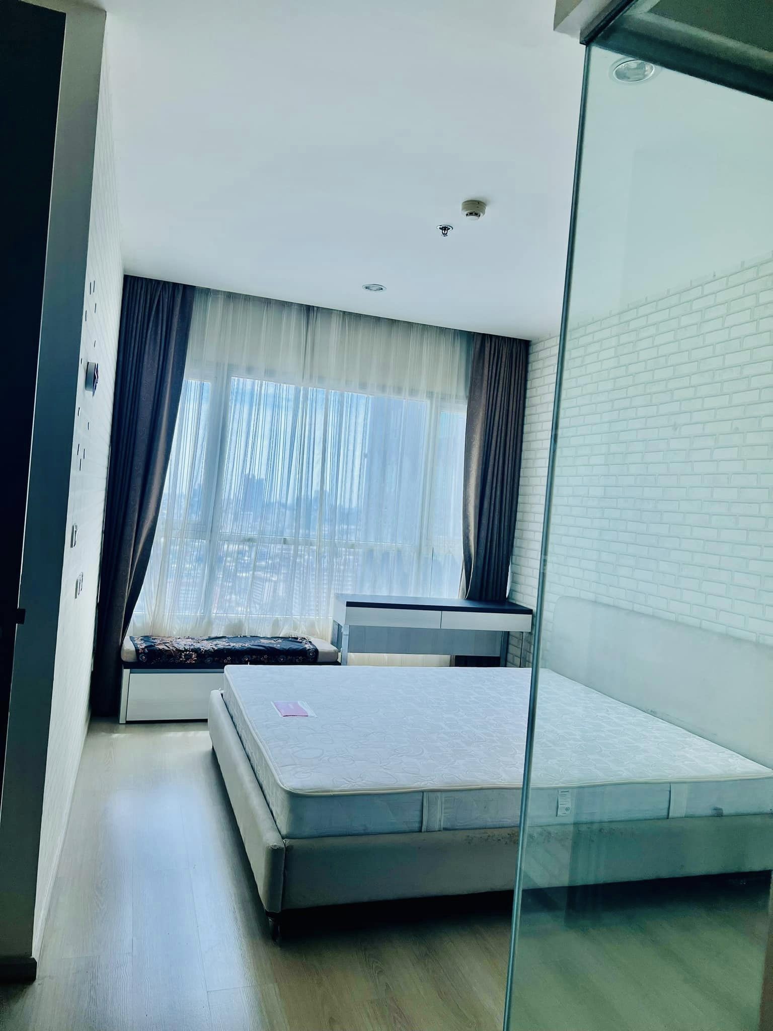 ขายคอนโด Life Ratchadapisek (ไลฟ์ รัชดาภิเษก) - 2ห้องนอน 2ห้องน้ำ 1ห้องนั่งเล่น - ใกล้ MRT ห้วยขวาง - ขนาดห้อง 55 ตรม. ชั้น 33 ตึก B