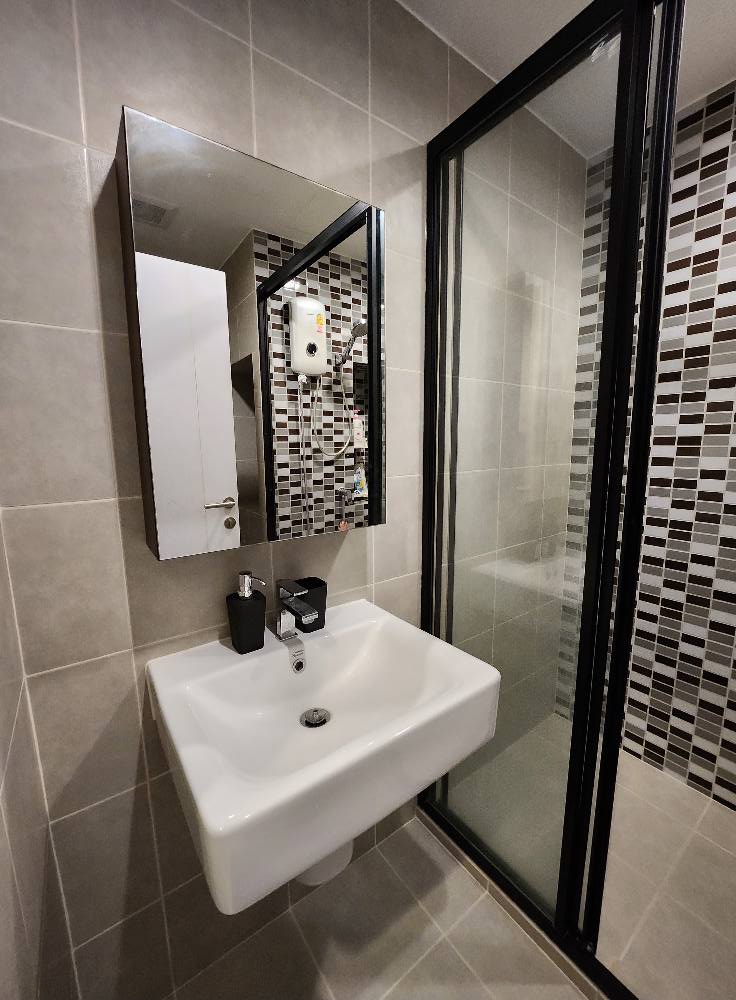 ห้องสวยๆมาแล้ว The Base Phetkasem (เดอะ เบส เพชรเกษม) ให้เช่าห้องน่าอยู่เฟอร์ครบ สอบถามแอด Line ID : Smile-easy