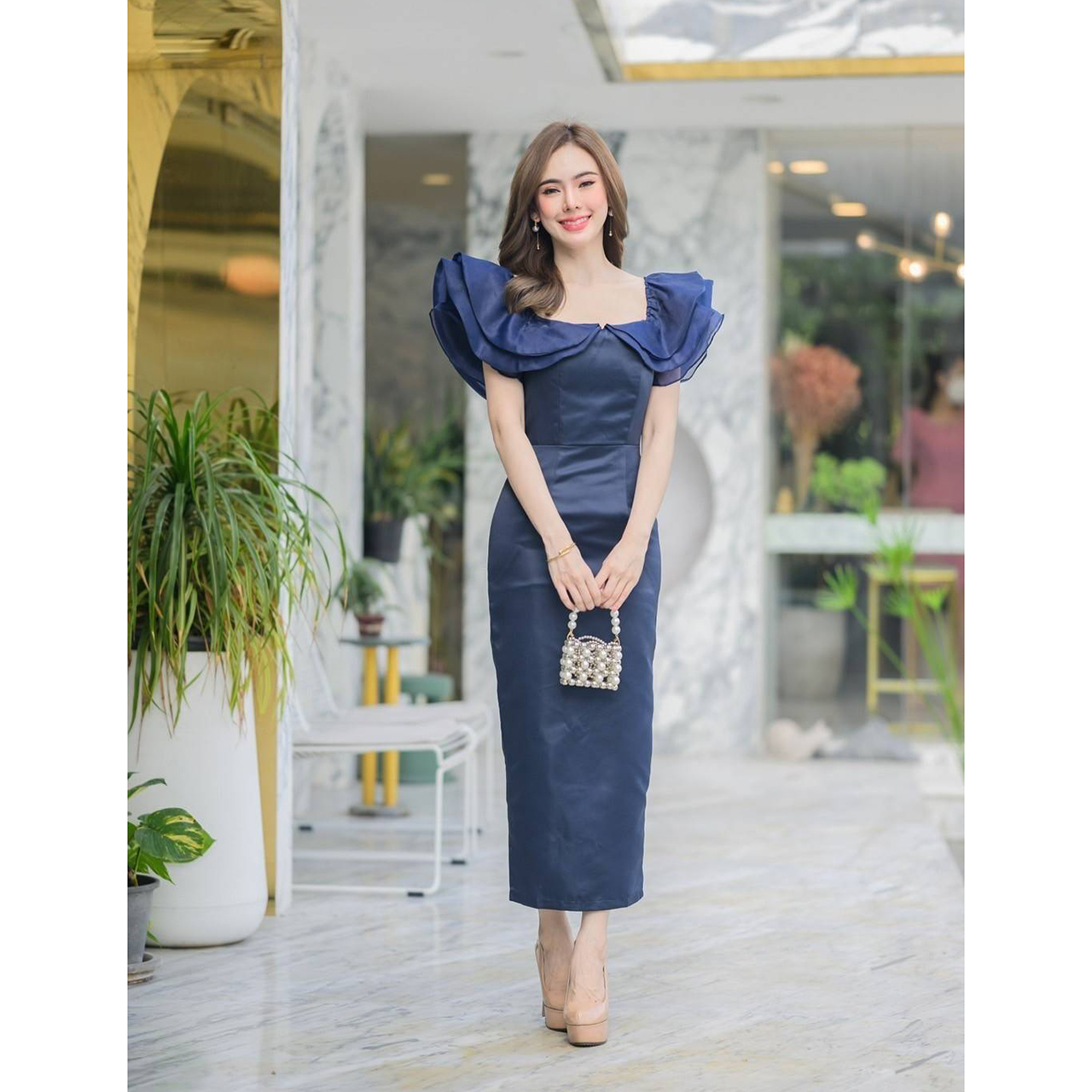 kudapy maxi เดรสยาวสีแดง/สีกรม ผ้าซาตินเกรดหนา ใส่เปิดไหล่คลุมไหล่ ใส่ออกงาน