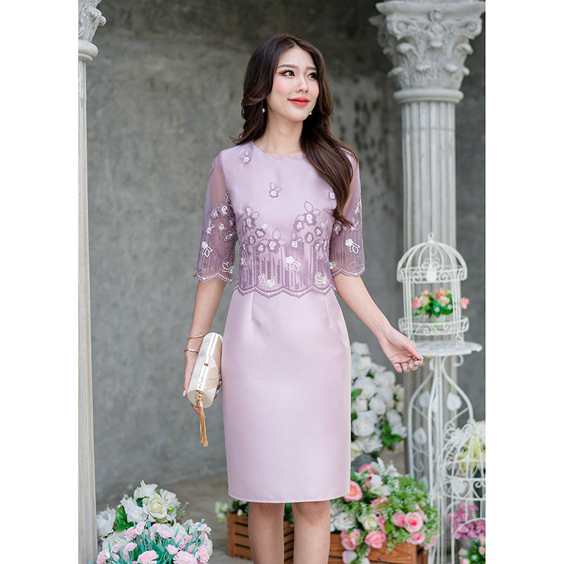 kudapy เดรสสั้นสีกรม/สีม่วงเผือก ผ้าไหมลูกไม้ปักลายเชิงสวยหวาน ดีไซน์เย็บคลุมด้วยเสื้อลูกไม้แขนศอกด้านบน