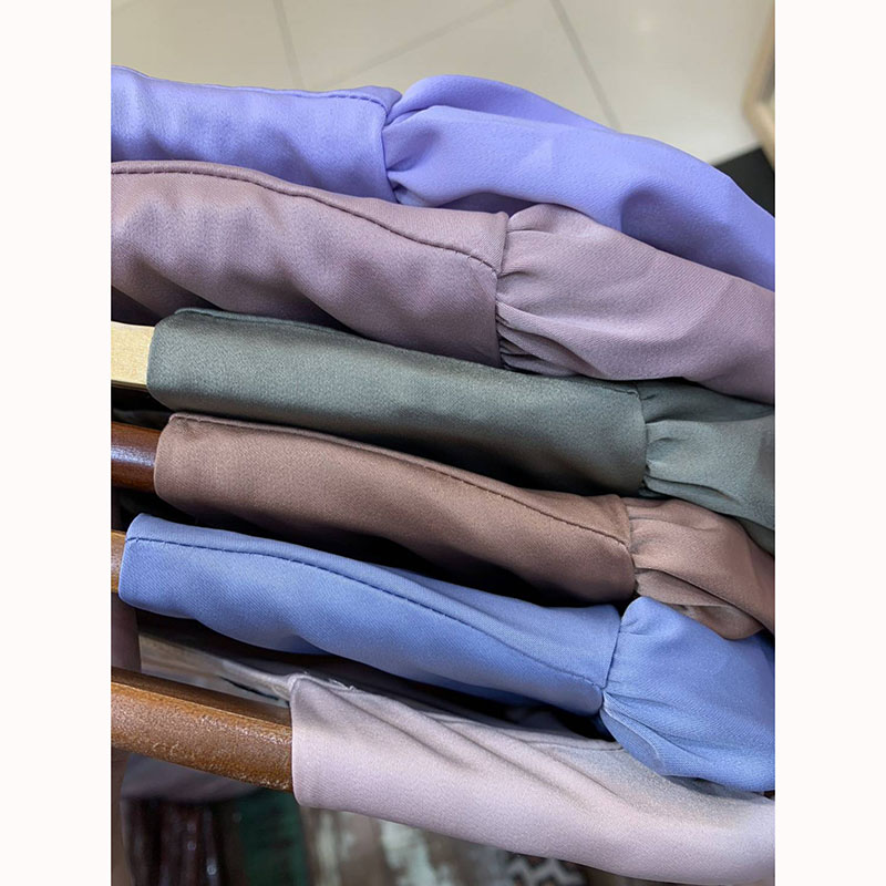 kudapy เดรสสั้นสีชมพู/สีครีม/สีนำ้ตาล/สีฟ้า/สีเขียวขี้ม้า/สีม่วง แขนบอลลูน กระโปรงทรงเอ ปลายหางปลาจีบ เครปซาติน