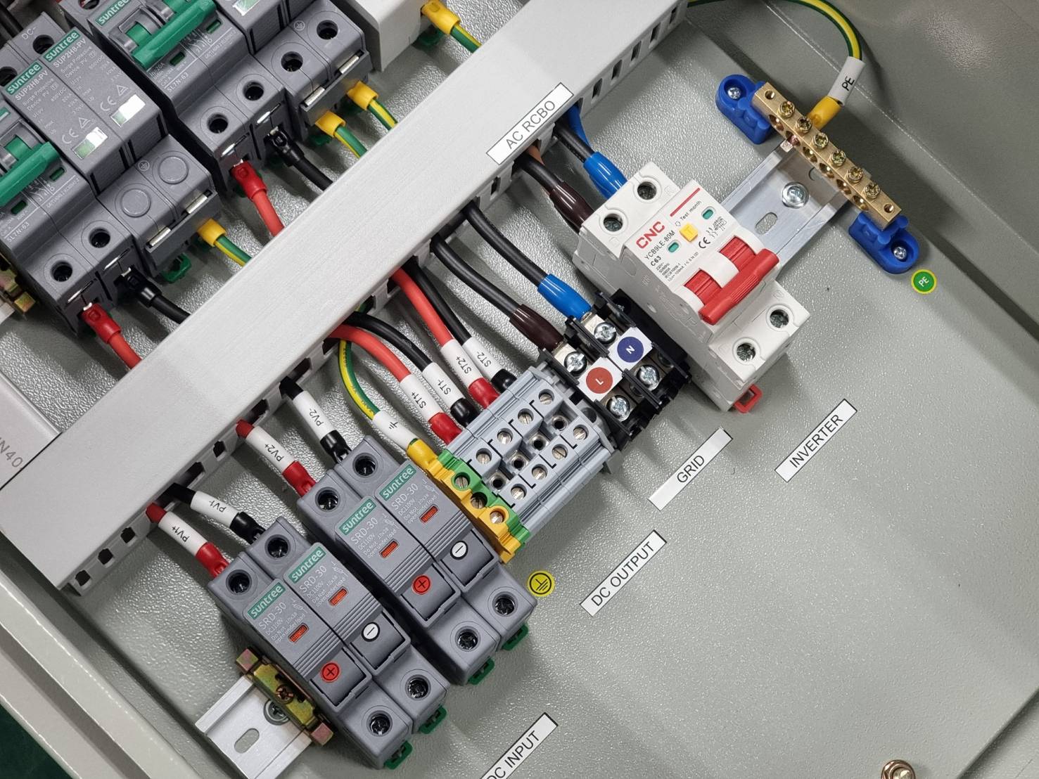 AC-DC combiner box 2string DC 1000V, 20A, AC RCCB 2P 40A/63AF 1phase (ตู้เหล็ก ธรรมดา เบอร์3 400x570x200 KBSS9003mm. KJL)