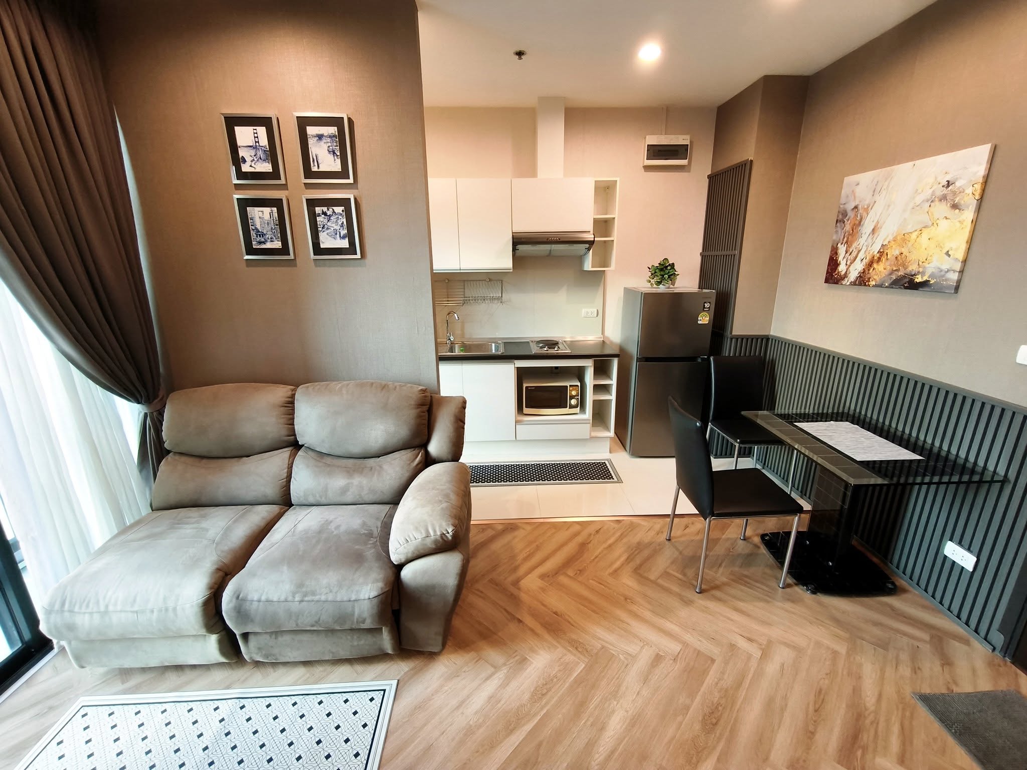 ชื่อโครงการ Astro Chaeng Wattana (เอสโทร แจ้งวัฒนะ) ให้เช่า 1นอน 1น้ำ ขนาด 36 ตรม ชั้น 35 ราคา 11,000