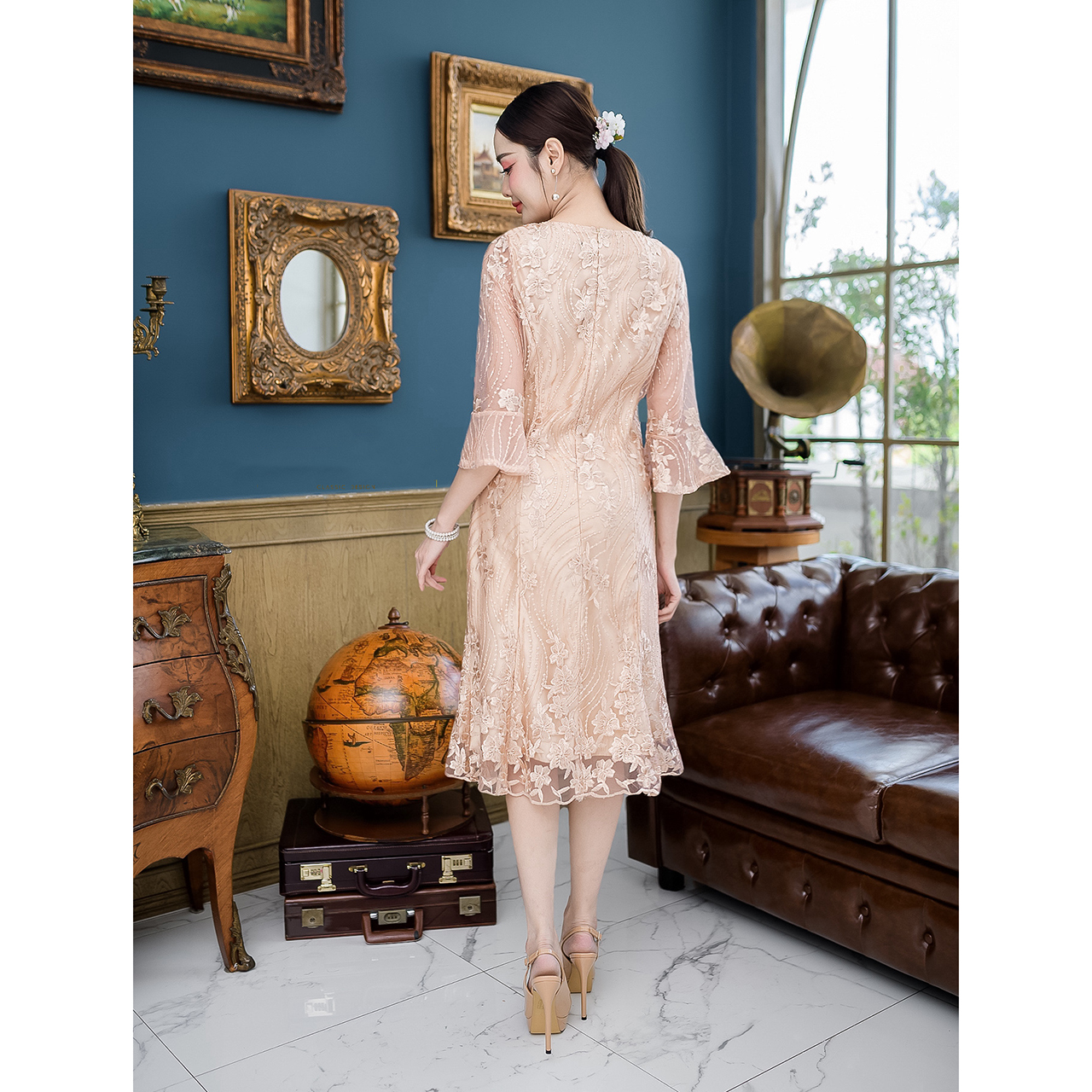 kudapy เดรสสั้นสีครีมทอง/สีชมพู ผ้าลูกไม้ทั้งชุด งานปักดอกไม้ประดับเลื่อม ลายแถวไม้เลื้อยปักสลับงานสวยดูดี