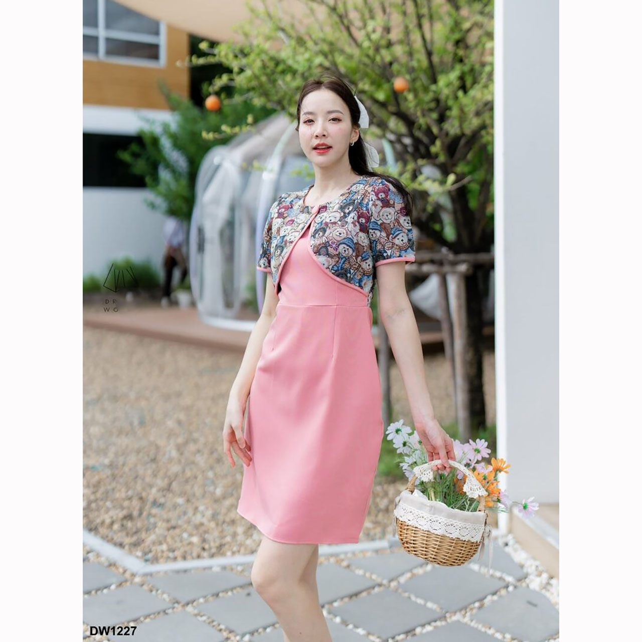 kudapy เดรสสั้นสีชมพู/สีฟ้า/สีกรม ผ้าพื้นแต่งกั๊กหมี ลายดอกไม้ สวยดูดี