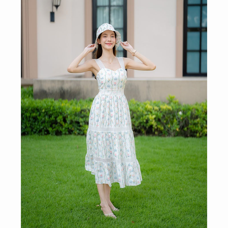 kudapy เดรสยาวสีขาว/สีฟ้า เดรสลายดอก+หมวก ลายดอกไม้สวยดูดี ใส่เที่ยวทะเล เบาสบายมากๆ