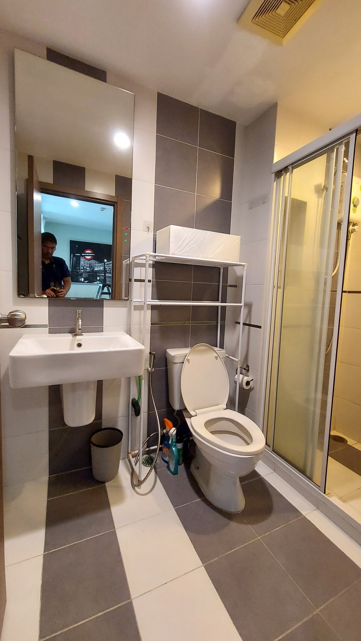 ปล่อยเช่า The Base Sukhumvit 77 (เดอะ เบส สุขุมวิท 77) - โซนพื้นที่ BTS อ่อนนุช 1ห้องนอน 1ห้องน้ำ - ขนาดห้อง 30 ตรม. ชั้น 6 ตึก A - ให้เช่า 14,000 ต่อเดือน