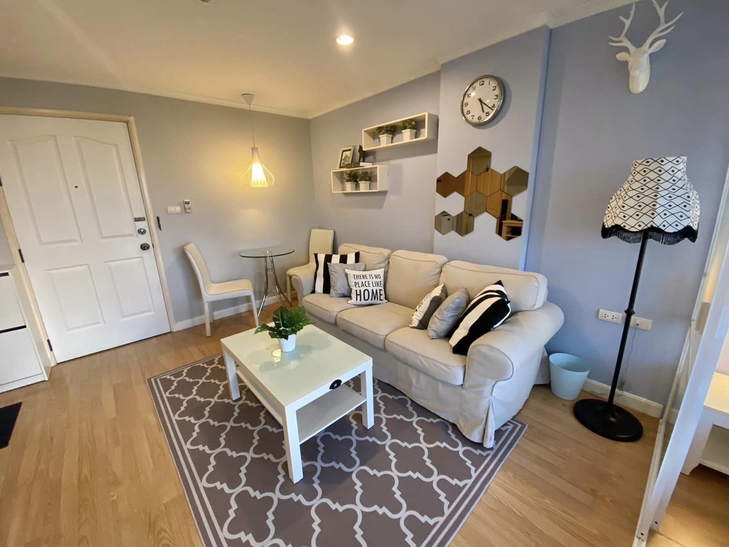 สนใจชมห้องติดต่อได้เลย Line ID: Smile-easy ปล่อยเช่าคอนโด Lumpini Ville รามคำแหง 26 (ลุมพินี วิลล์ รามคำแหง 26) - 1ห้องนอน 1ห้องน้ำ 1ห้องนั่งเล่น 1ห้องครัว - ใกล้ มหาลัยรามคำแหง - ขนาดห้อง 33 ตรม. ชั้น 2 ตึก C