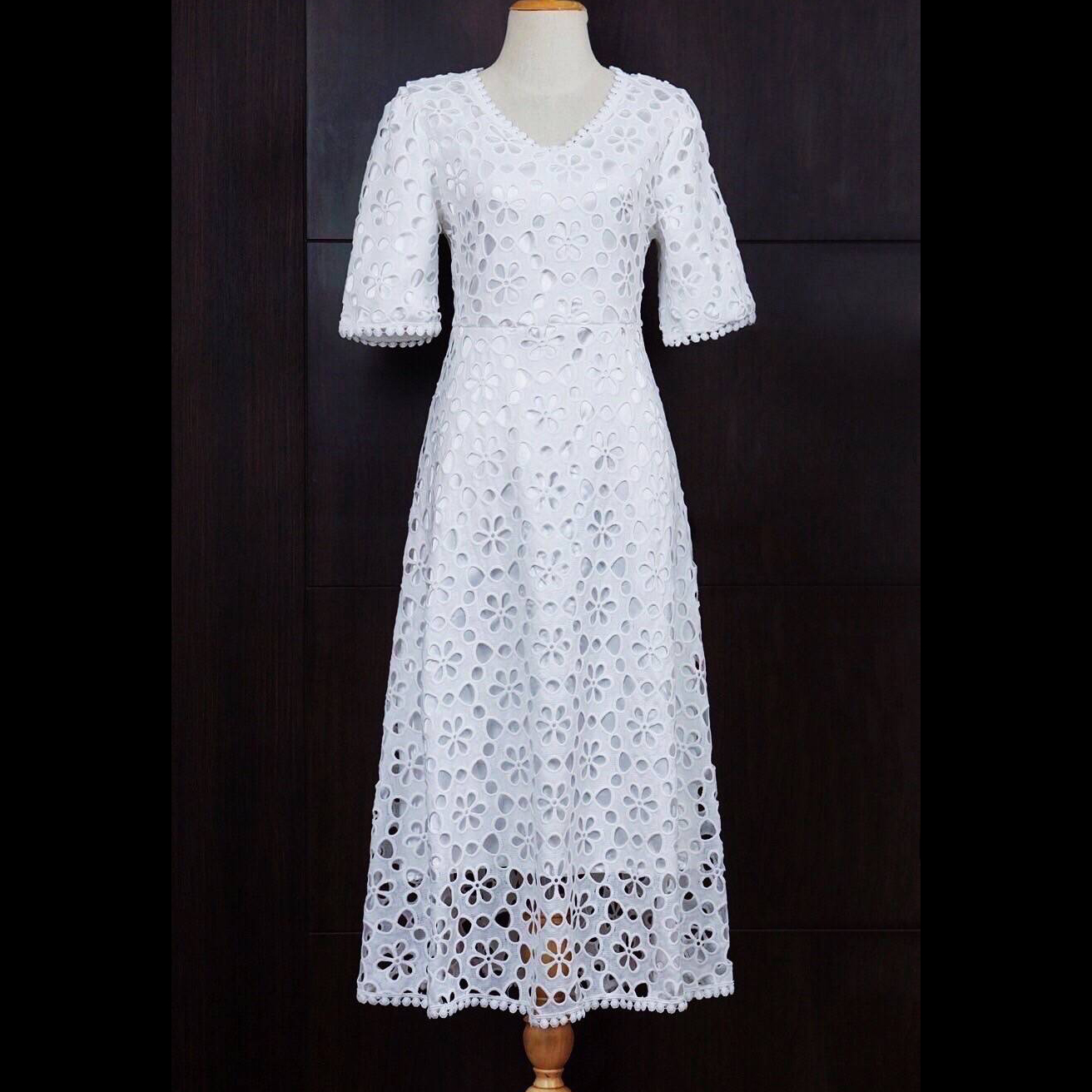 kudapy เดรสยาวออกงานผ้าลุกไม้สีขาว สีดำ เดรสคอวี ลูกไม้ฉลุ มีซับในอย่างดี