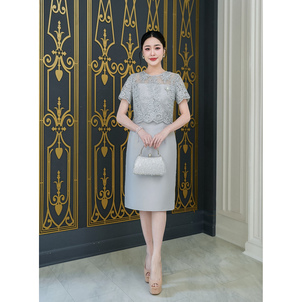 kudapy เดรสผ้าไหม ดีไซน์เย็บคลุมลูกไม้ครึ่งตัว ผ้าลูกไม้ซีทรูผ้าเกรดพรีเมี่ยมลายสวย ผ้าทอลายสวยมีเลื่อมวิบวับเบาๆ