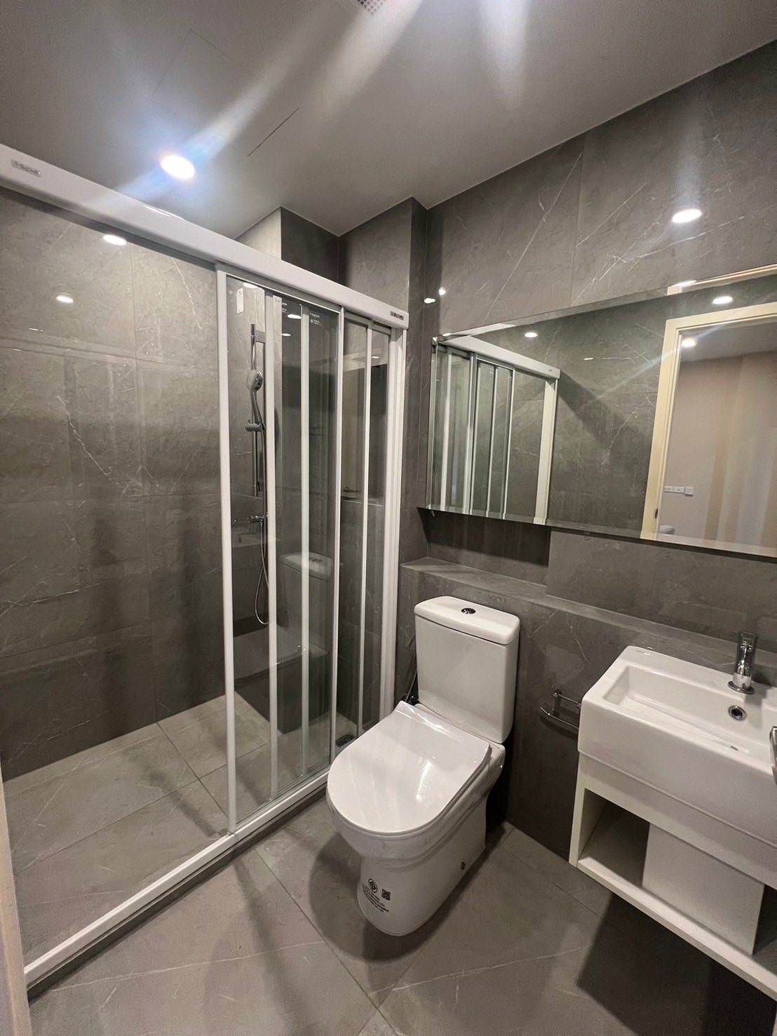 คอนโด Blue Sukhumvit 105 (บลู สุขุมวิท 105) Low Rise โซนพื้นที่ MRT ศรีลาซาล และ BTS แบริ่ง ให้เช่าห้องแบบ 1ห้องนอน 1ห้องน้ำ ขนาดห้อง 28.65 ตรม. ชั้น 5 ตึก B