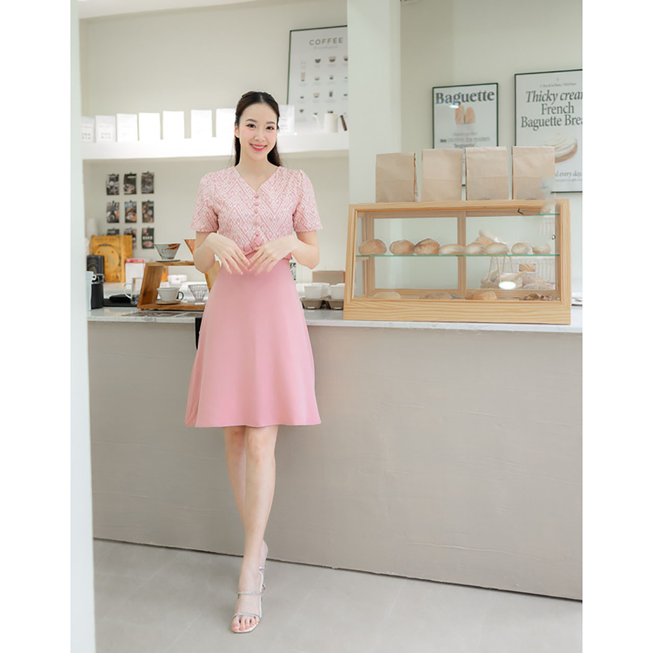 kudapy เดรสสั้นสีชมพู/สีฟ้า/สีม่วง กระโปรงบานผ้าพื้นเสื้อลายไทย