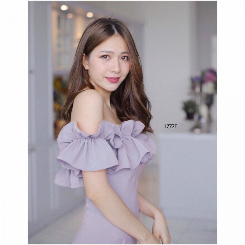 kudapy เดรสปาดไหล่ ระบายรอบน่ารัก แอบเซ็กซี่ งานมีซิปซ่อนหลัง ตีเกล็ดหน้าหลัง เอวไม่สม็อค ทรงเข้ารูป