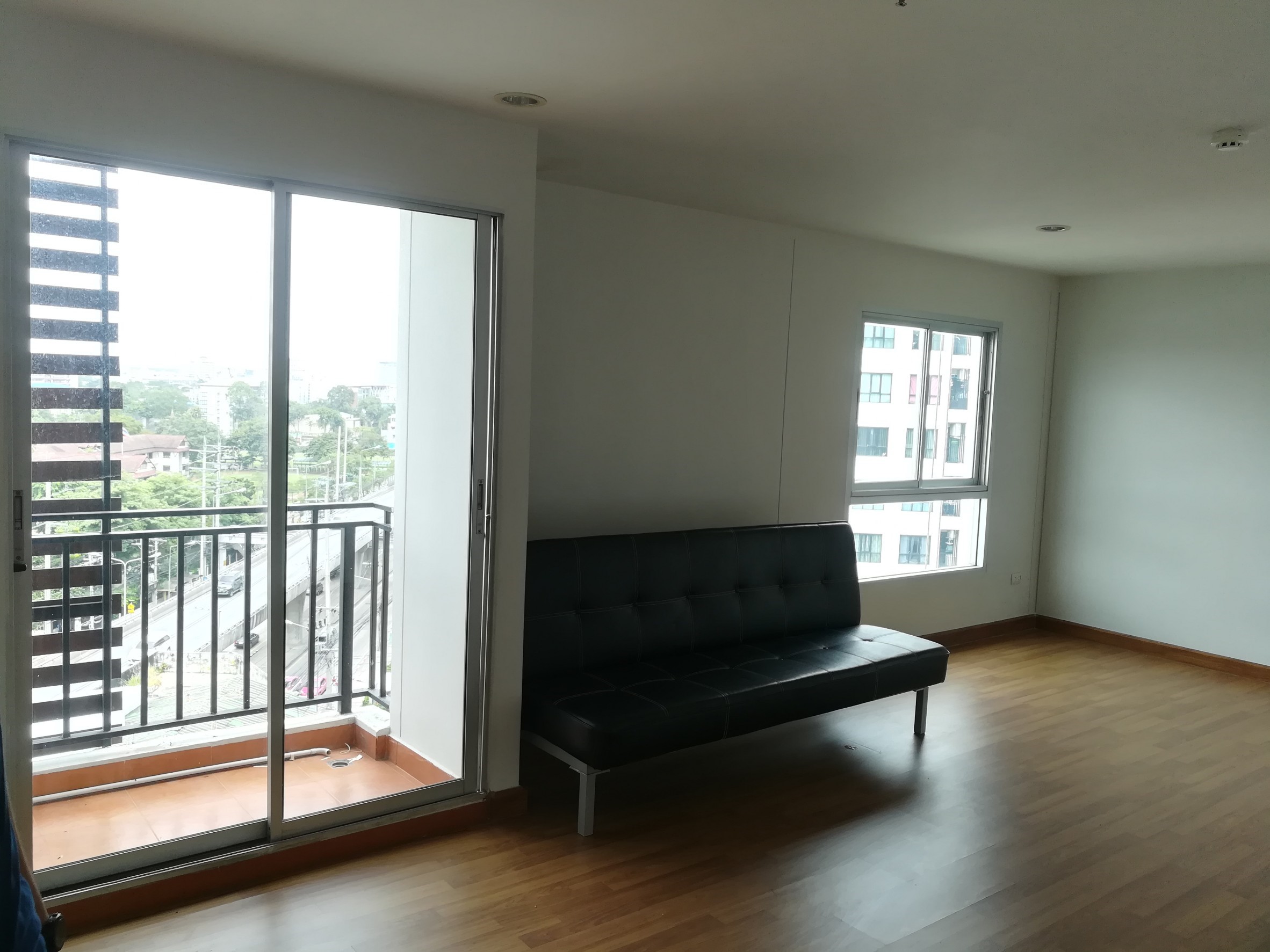 ให้เช่าคอนโดรีเจ้นท์ โฮม 10 ใกล้แยกวงเวียนบางเขนห้องใหญ่