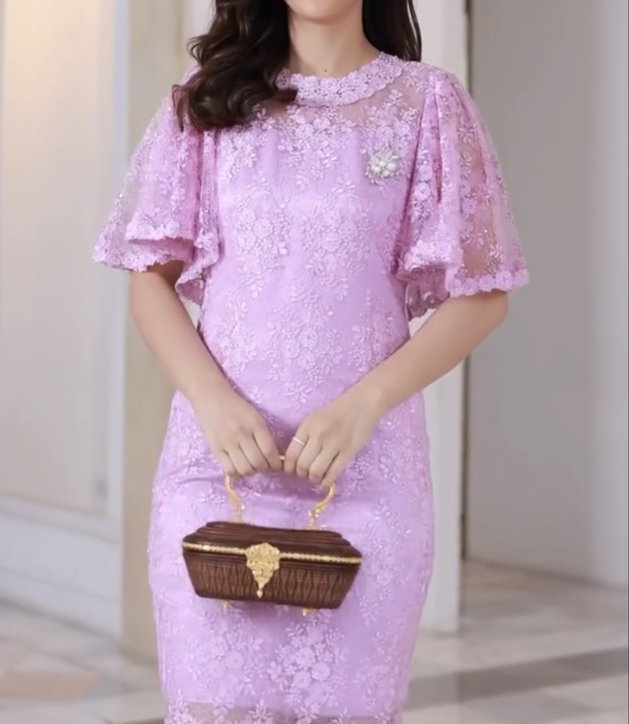 kudapy เดรสสั้นผ้าลูกไม้เกรดดีใส่ไปงานสีชมพูกะปิ แขนสั้น ทรงเอ มีซับในทั้งตัว ซิบซ่อนหลังค่ะ