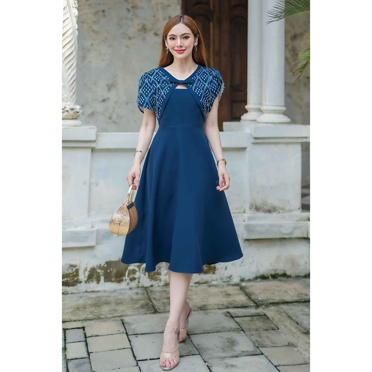 kudapyเดรสสั้นสีชมพู/สีกรม ผ้าโพลีเอสเตอร์เกาหลี ตัวเสื้อเป็นคอวีแต่งโบว์ตรงอก แขนทรงทิวลิป กระโปรงทรงทวิตฟรีไซส์