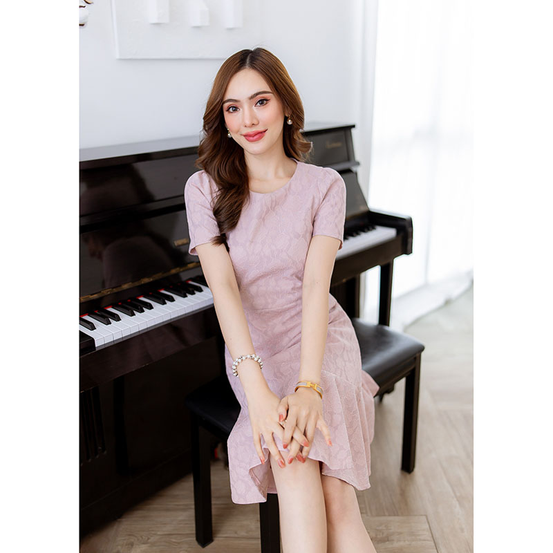 kudapy เดรสสั้นสีครีม/สีชมพู ลูกไม้อัดกาว สวยเรียบหรู ทรงคลาสสิค ลูกไม้ลายสวย โทนสีสวยหวาน