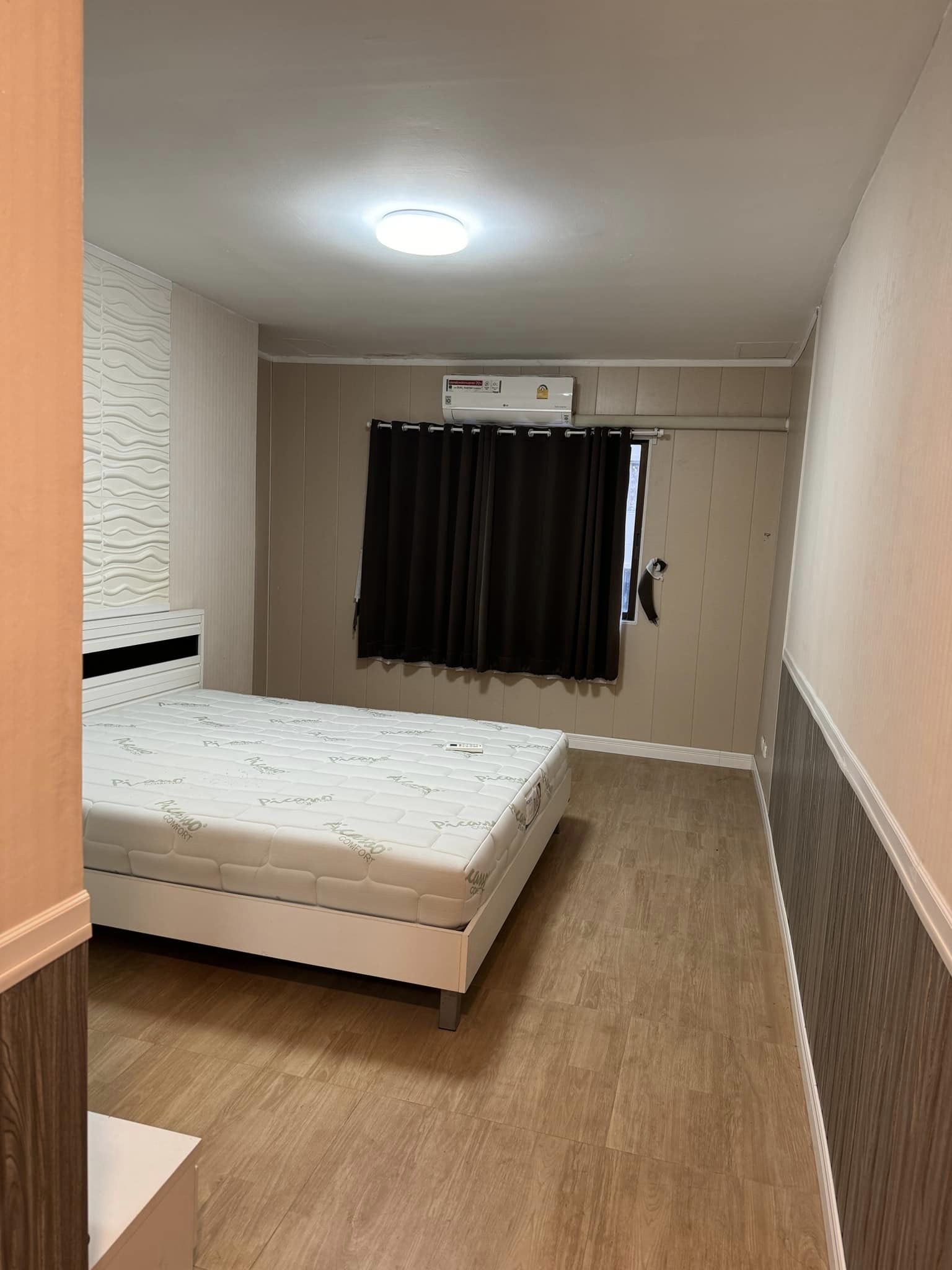 ปล่อยเช่าคอนโด Le Chateau Condo (เลอ ชาโต) ซอยศูนย์วิจัย 14 - เฟอร์เครื่องใช้ไฟฟ้าครบครั้น - 2ห้องนอน 1ห้องนั่งเล่น 2ห้องน้ำ