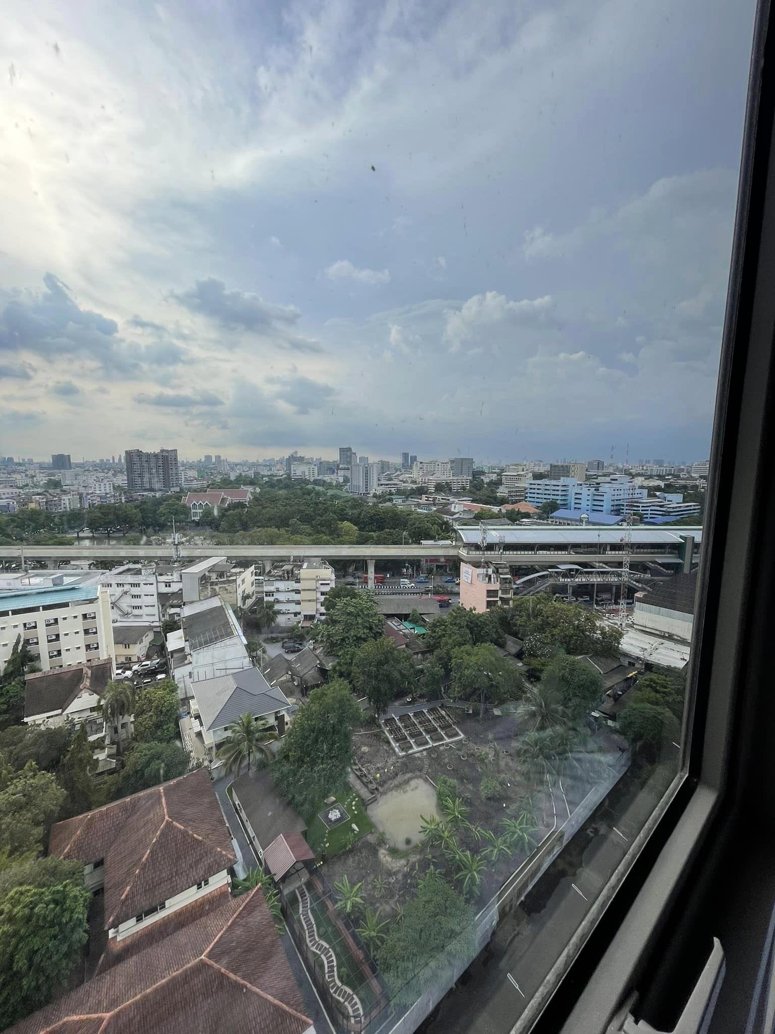 สนใจชมห้องติดต่อได้เลย Line ID: Smile-easy ปล่อยเช่าคอนโด Miti Chiva Kaset Station (มิติ ชีวา เกษตร สเตชั่น) - 1ห้องนอน 1ห้องเอนกประสงค์ 1ห้องน้ำ 1ห้องนั่งเล่น - ใกล้ BTS เกษตร - ขนาดห้อง 35 ตรม. ชั้น 13