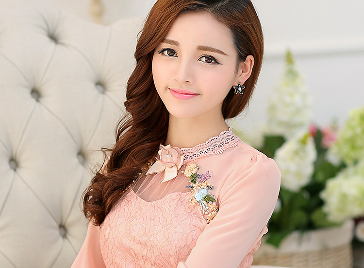 kudapy เสื้อลูกไม้สีโอลโรสแขนยาว ทรงเข้ารูป คอกลมปักดอกไม้และ ปักลูกไม้และ ต่อชายระบายช่วงเอว