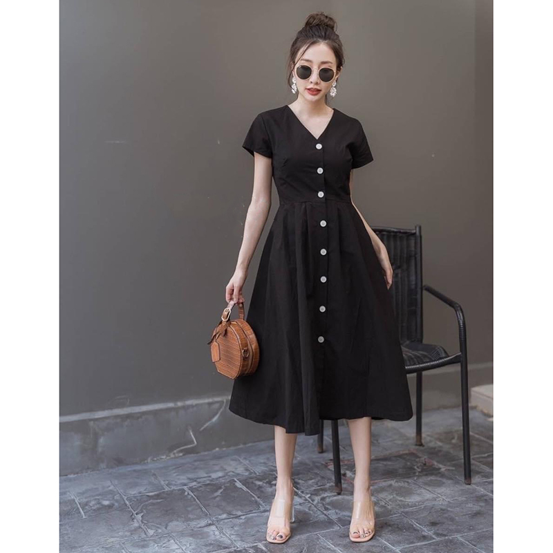 kudapy เดรสยาวคอวี สีพื้นดำ,ม่วย,ขาว คอวีกระดุมหน้า แต่งหลังเว้าเย็บจับจีบช่วงเอวงานสวยมาก