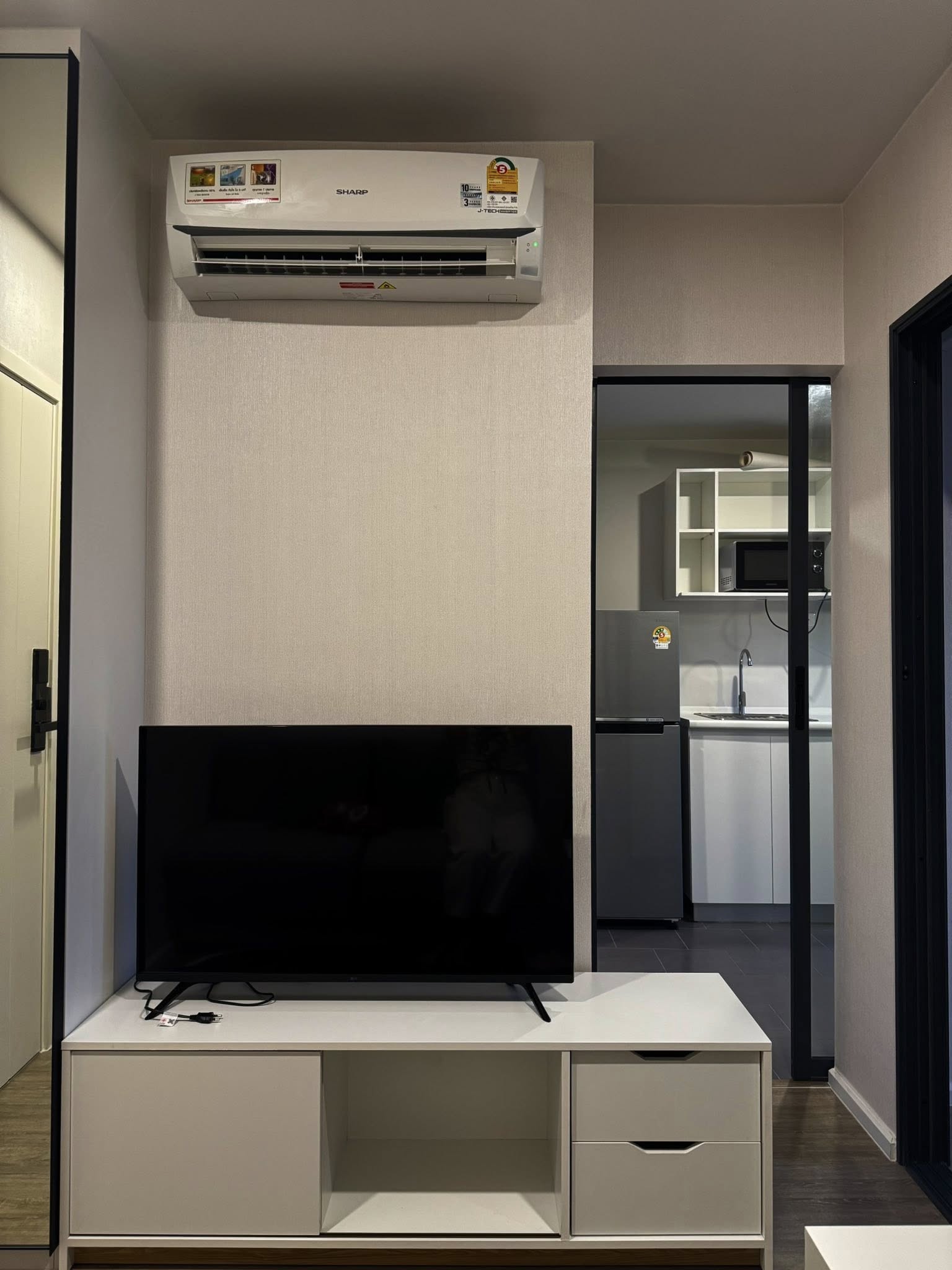 คอนโด Blue Sukhumvit 105 (บลู สุขุมวิท 105) Low Rise โซนพื้นที่ BTSแบริ่ง MRTศรีลาซาล ให้เช่าห้องแบบ 1ห้องนอน 1ห้องน้ำ ขนาดห้อง 25 ตรม. ชั้น 4 ตึก B