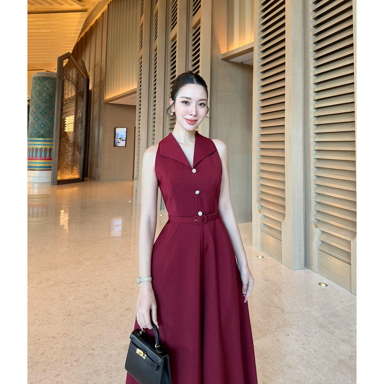 kudapy เดรสแขนกุดแต่งกระดุมดอกไม้มาพร้อมเข็มขัดน่ารัก