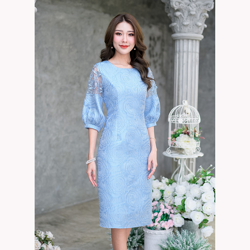 kudapy เดรสสั้นสีฟ้า/สีดำ/สีชมพู เป็นผ้าลายสวย เนื้อผ้า jacquard สามมิติ ลายสวยหรูมีมิติ ทั้งทรงทั้งผ้าสวยมากๆ ช่วงแขนตัดเย็บทรงบอลลูนจั้มปลายแขน