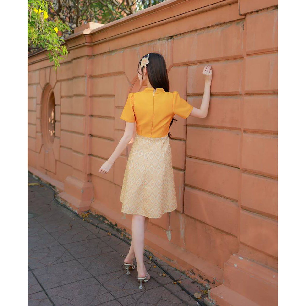 kudapy เดรสสั้นสีเหลือง ผ้าไทยทอลายทรงกั๊กคอจีน